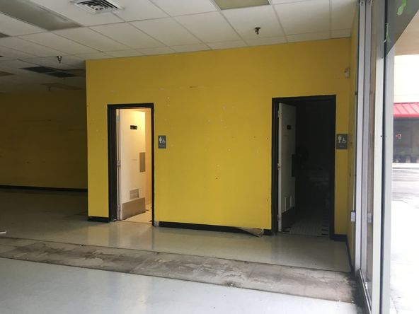 Retail - Flex at Florida Business Center : 1480 S Babcock St, Melbourne, FL 32901
